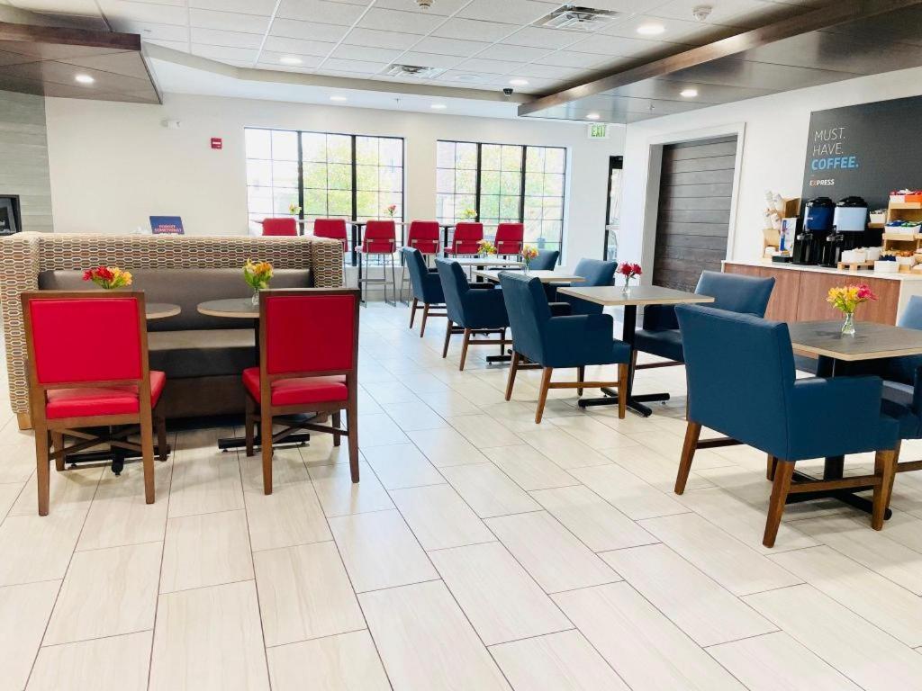 Holiday Inn Express Hotel & Suites Grand Island By Ihg Eksteriør billede