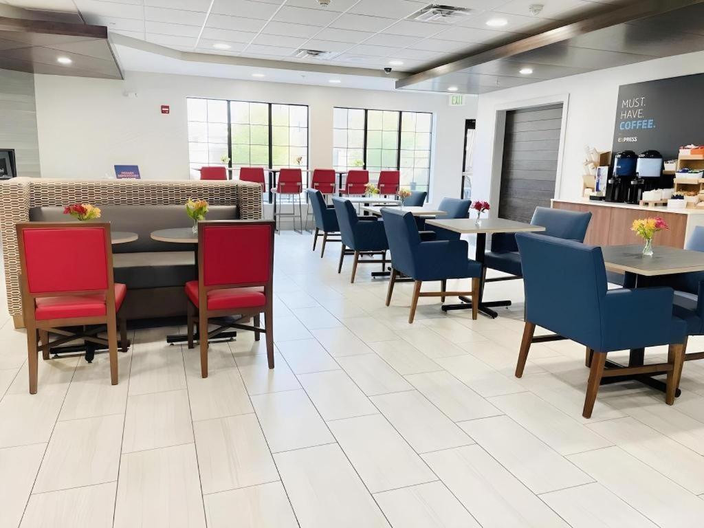 Holiday Inn Express Hotel & Suites Grand Island By Ihg Eksteriør billede